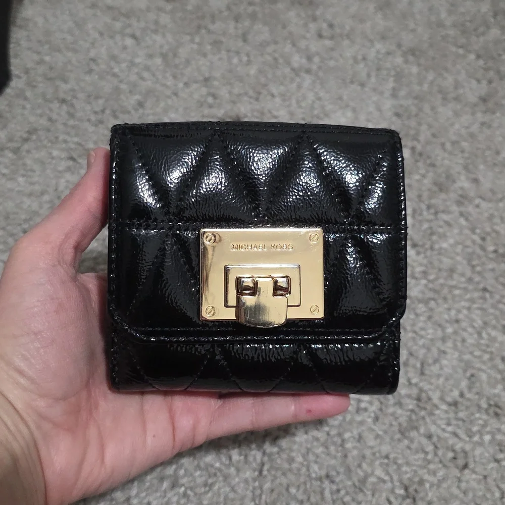 Michael Kors Vivianne Patent Leather Quilted Trifold Coin Wallet Black